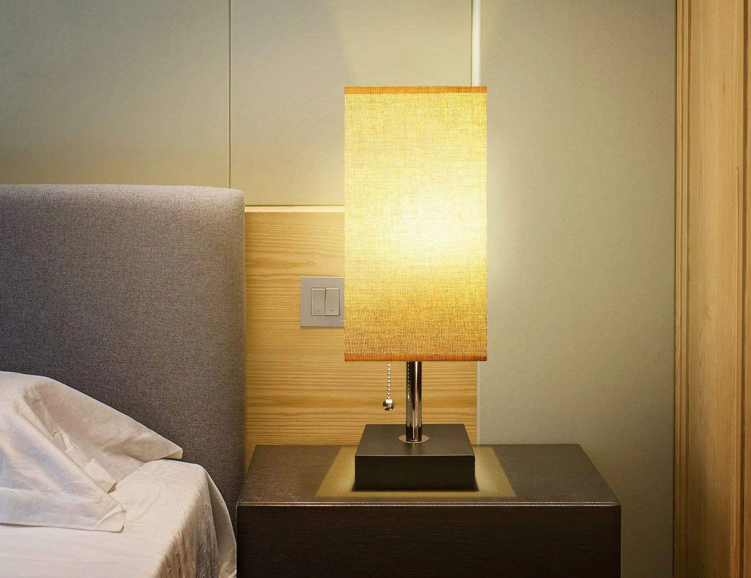 How do you determine the best price for bedroom lamp?