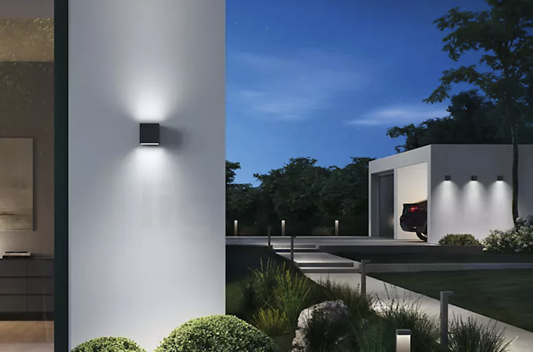 European Garden Charm: Retro Iron Garden Lamp