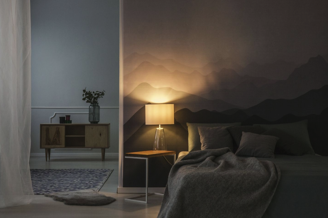 Create a Cozy Bedroom Ambiance with a Quiet Bedside Lamp