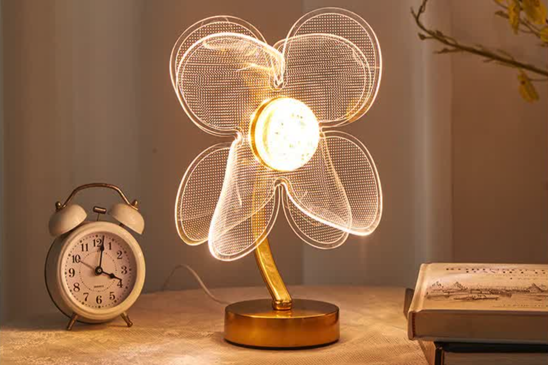 Luck and Light: Four-Leaf Clover Table Lamp