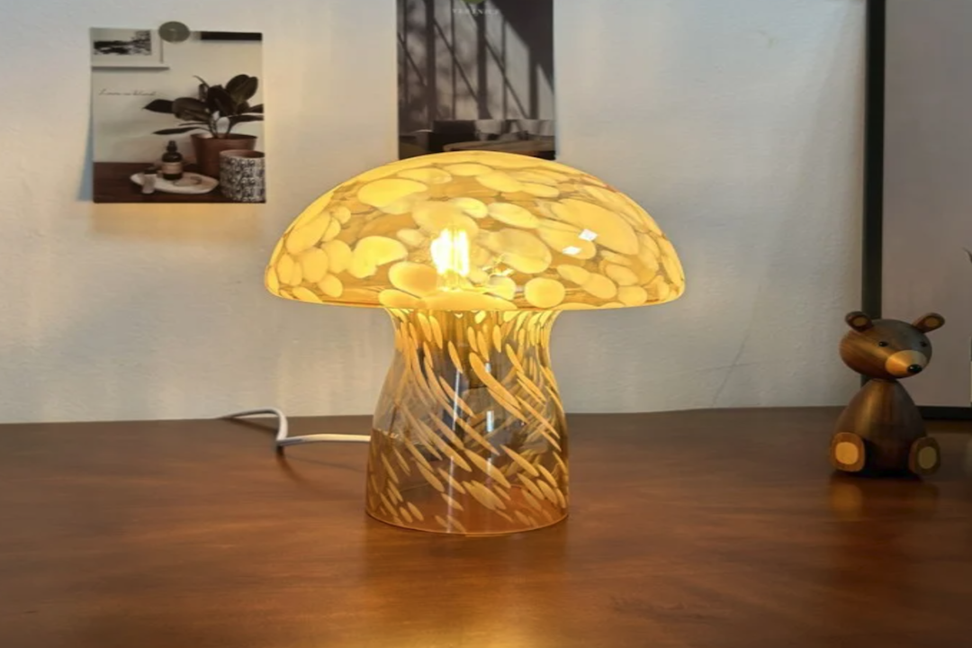 Vintage Vibes: Smoked Amber Glass Mushroom Table Lamp