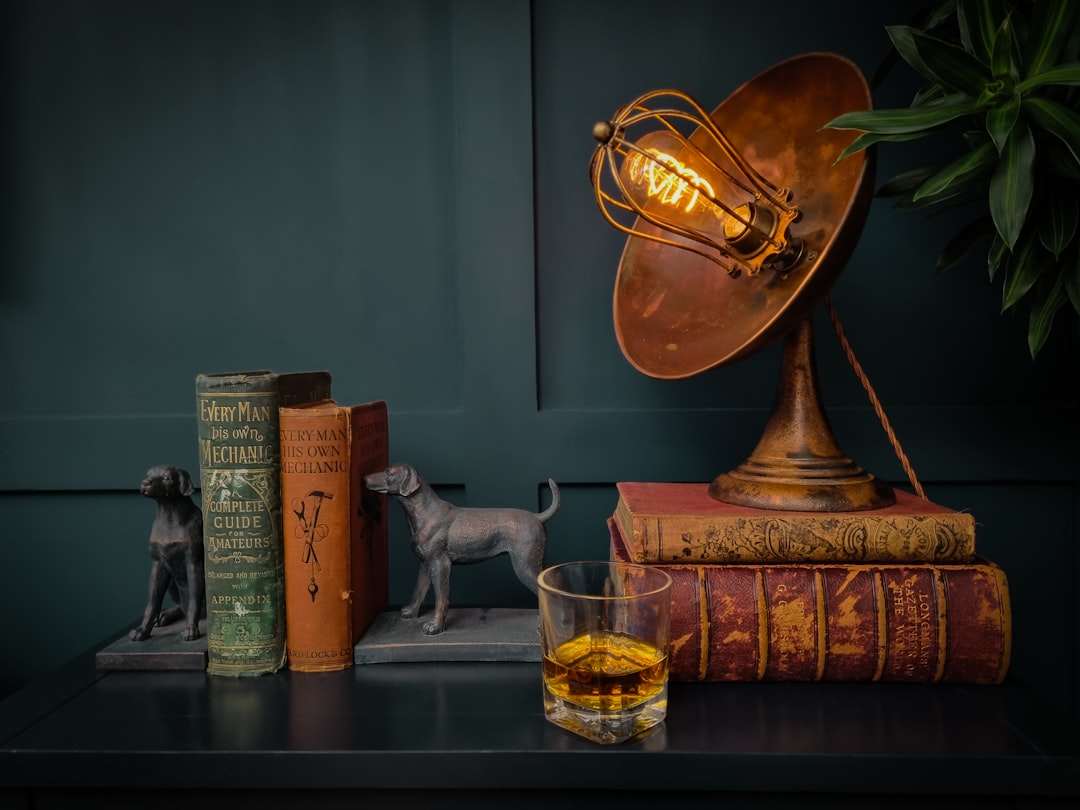 Vintage Vibes: Smoked Amber Glass Mushroom Table Lamp